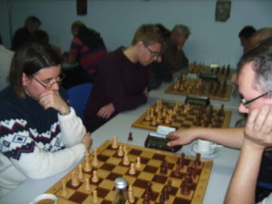 Bezirksjugend-Chefin Dr. Yvonne Hapke spielte stark und hatte auch ihren Nachwuchs dabei, die bei der Tombola sehr erfolgreich waren.